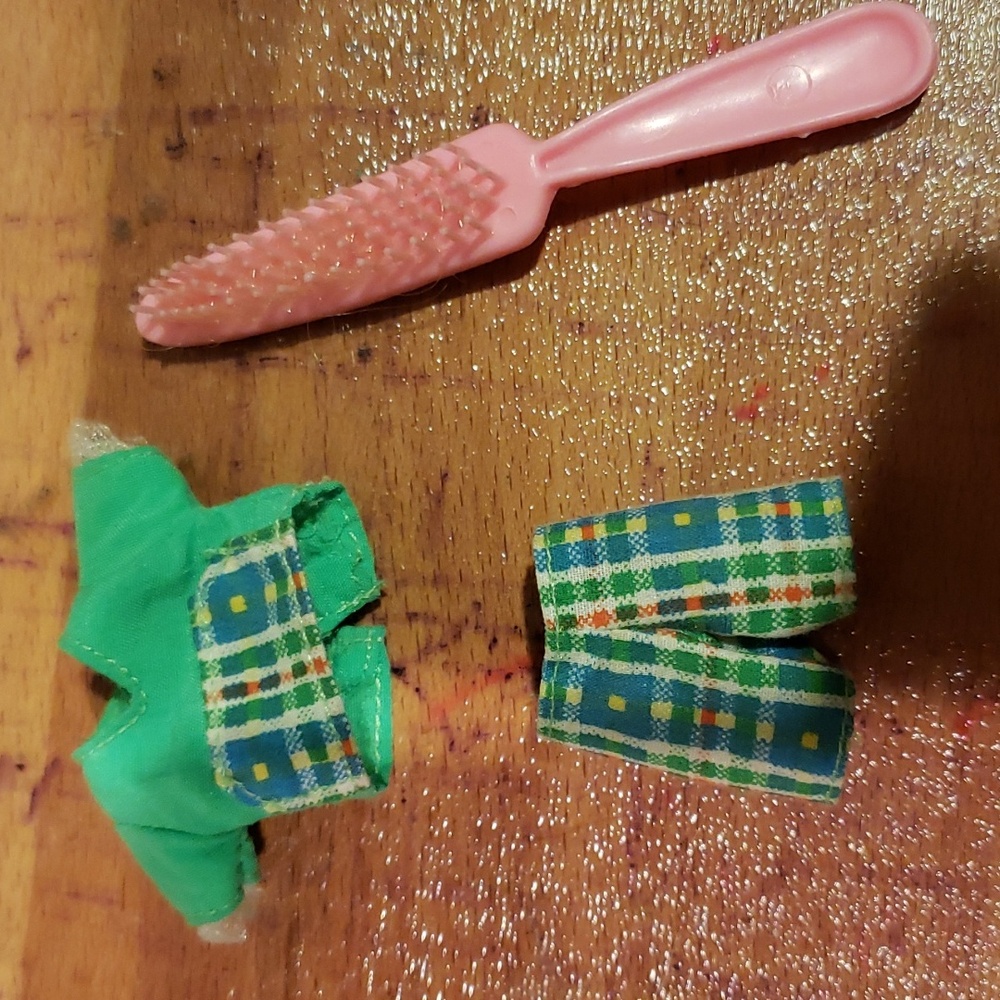Vintage Kelly Clothes and Barbie Brush